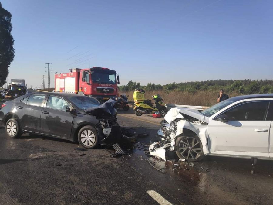 طفلة بحالة حرجة ورجل بحالة خطيرة بحادث مروع قرب باقة الغربية